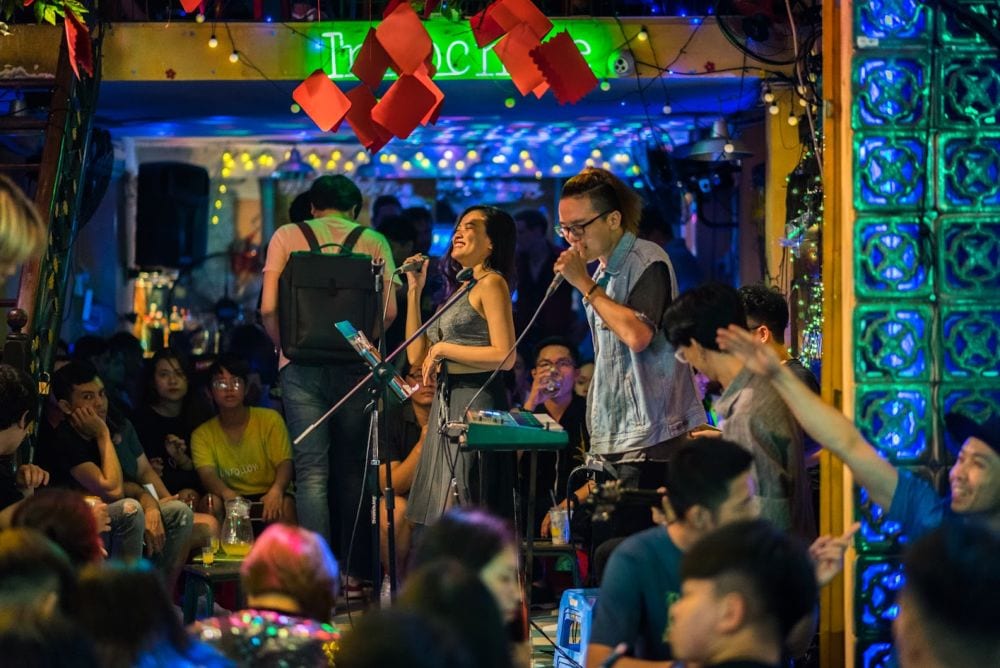 Nhiều tiết mục biểu diễn đường phố hấp dẫn được diễn ra tại phố đi bộ Bùi Viện